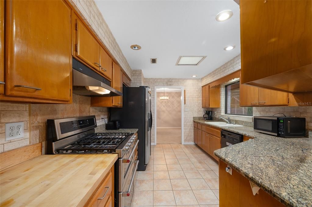 For Sale: $450,000 (4 beds, 2 baths, 2539 Square Feet)