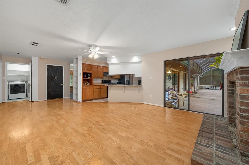 For Sale: $450,000 (4 beds, 2 baths, 2539 Square Feet)