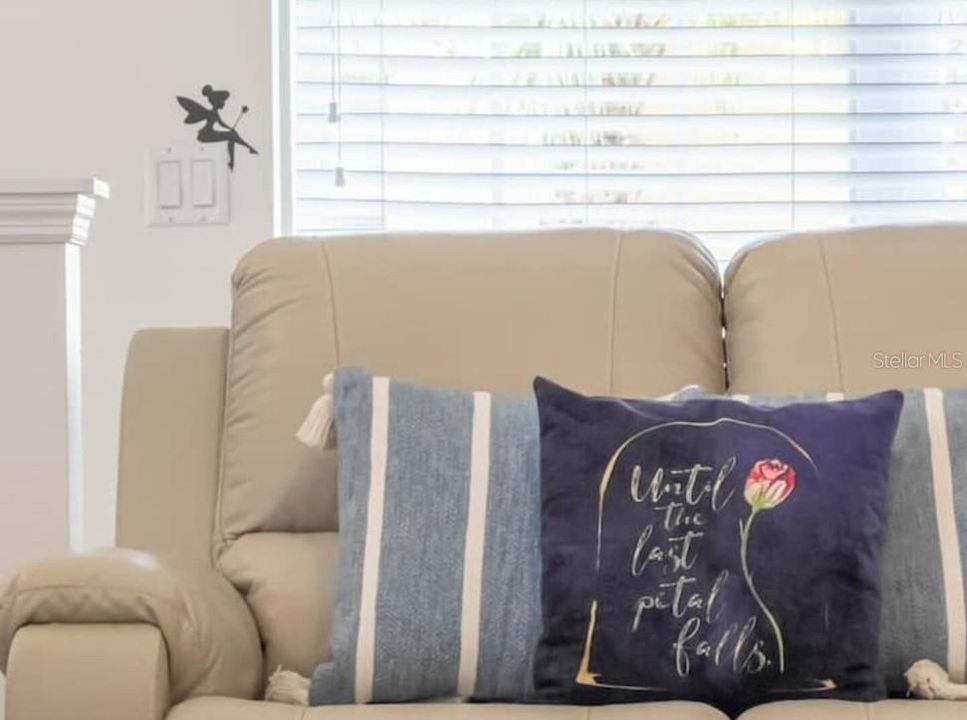 For Sale: $340,000 (3 beds, 2 baths, 1427 Square Feet)