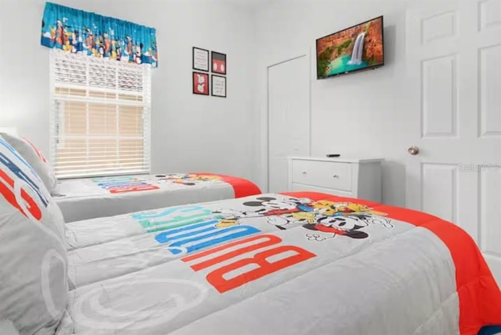 For Sale: $340,000 (3 beds, 2 baths, 1427 Square Feet)