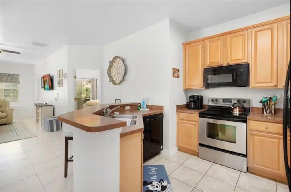 For Sale: $340,000 (3 beds, 2 baths, 1427 Square Feet)
