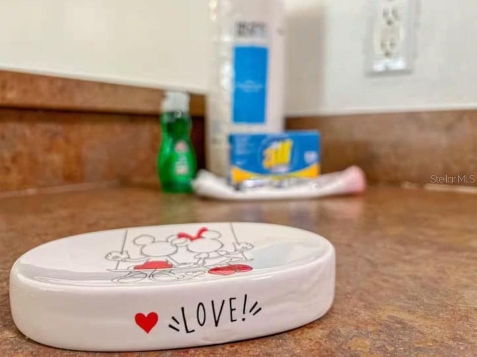 For Sale: $340,000 (3 beds, 2 baths, 1427 Square Feet)