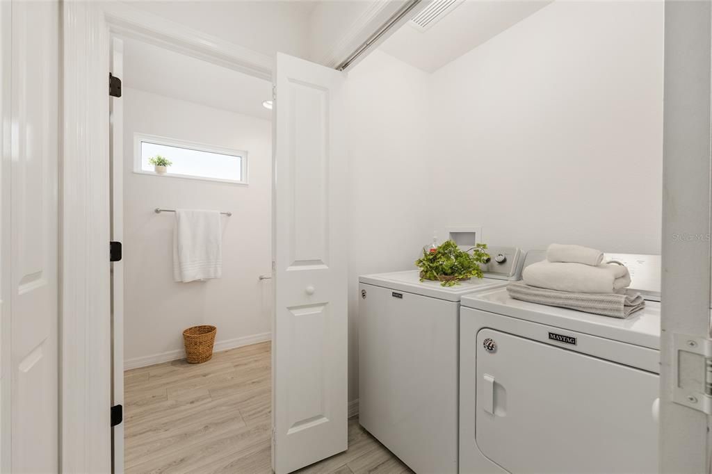 For Sale: $325,000 (2 beds, 2 baths, 1295 Square Feet)