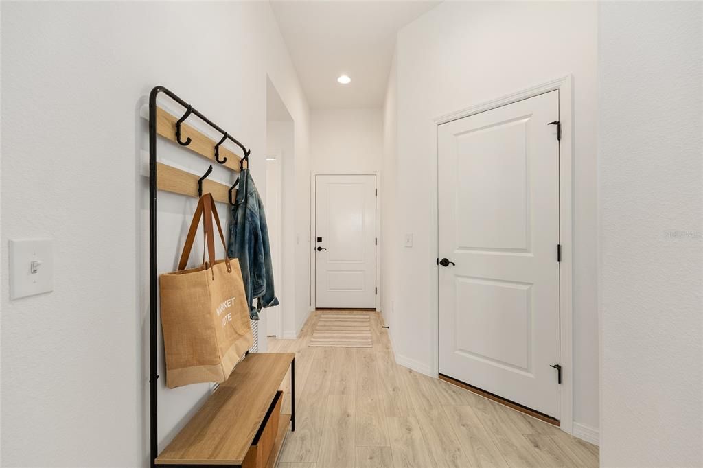 For Sale: $325,000 (2 beds, 2 baths, 1295 Square Feet)