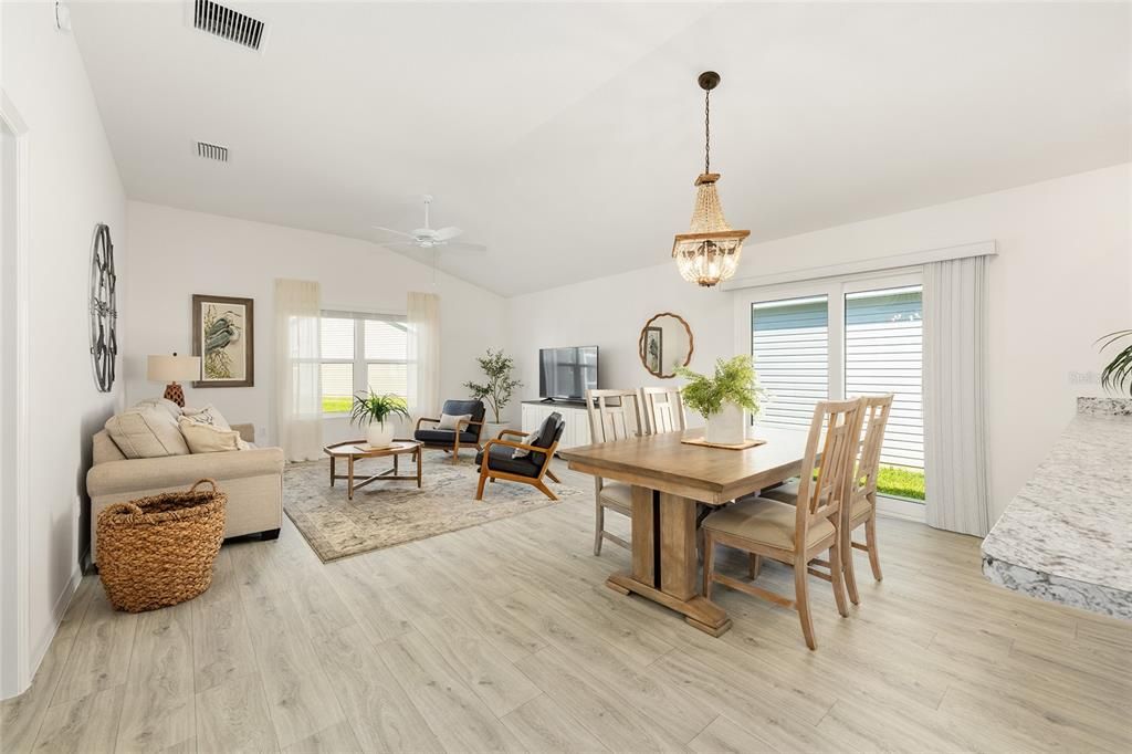 For Sale: $325,000 (2 beds, 2 baths, 1295 Square Feet)