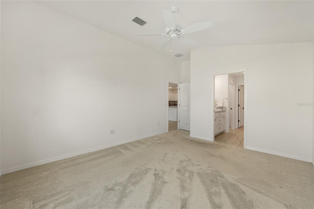 For Sale: $325,000 (2 beds, 2 baths, 1295 Square Feet)