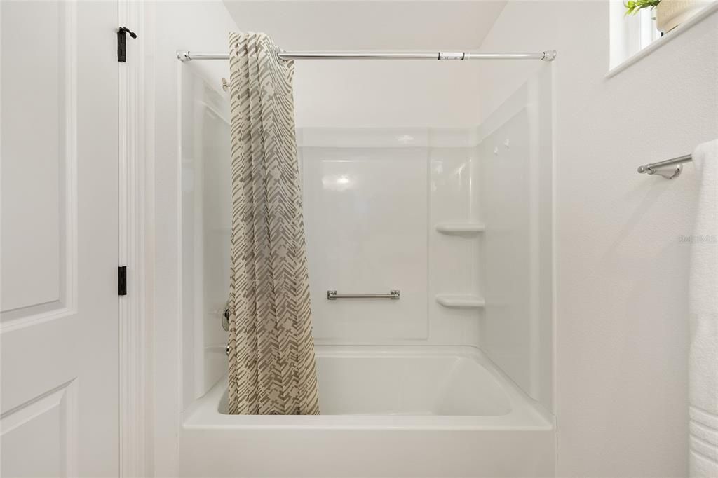 For Sale: $325,000 (2 beds, 2 baths, 1295 Square Feet)