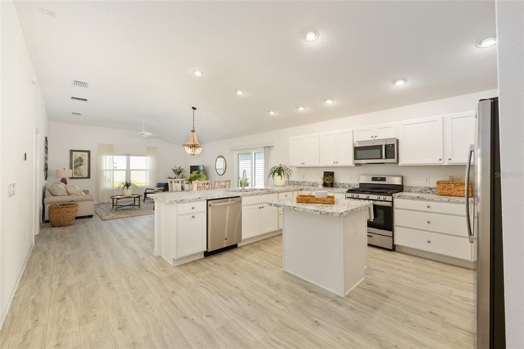 For Sale: $325,000 (2 beds, 2 baths, 1295 Square Feet)