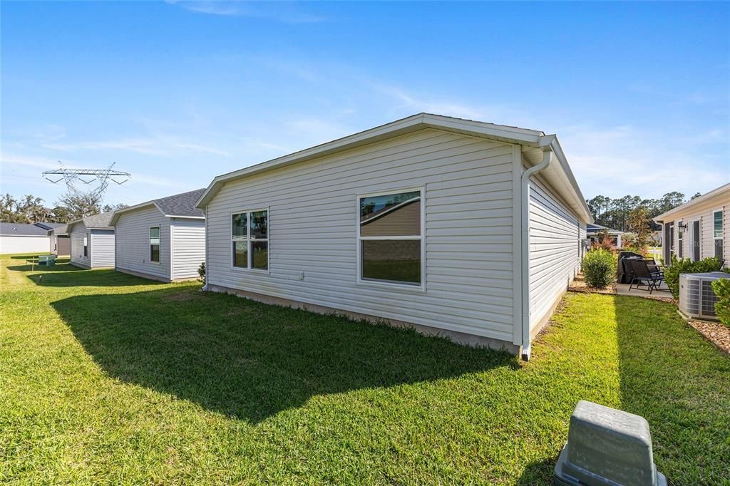 For Sale: $325,000 (2 beds, 2 baths, 1295 Square Feet)