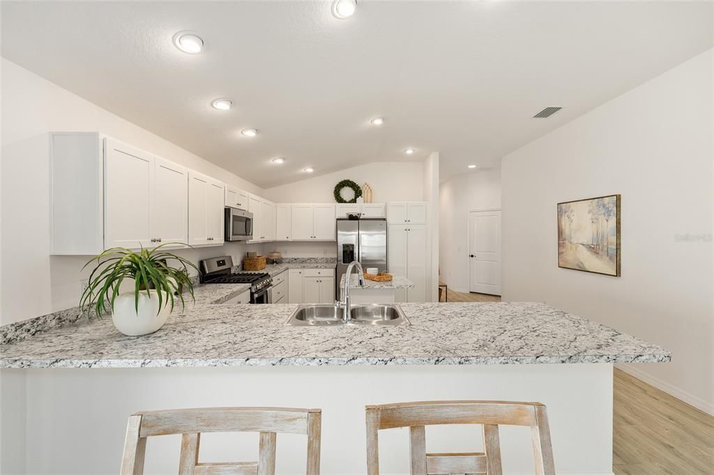 For Sale: $325,000 (2 beds, 2 baths, 1295 Square Feet)