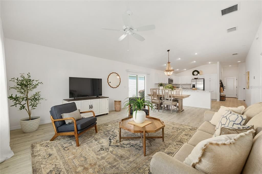 For Sale: $325,000 (2 beds, 2 baths, 1295 Square Feet)