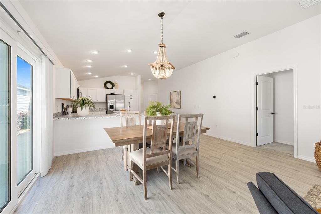 For Sale: $325,000 (2 beds, 2 baths, 1295 Square Feet)