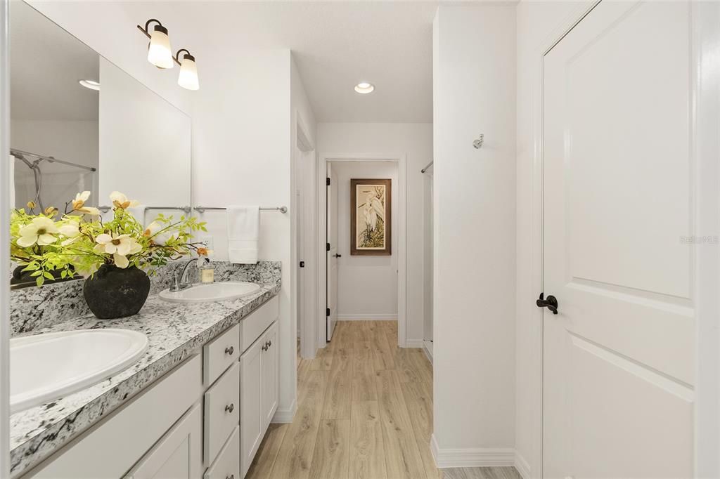 For Sale: $325,000 (2 beds, 2 baths, 1295 Square Feet)