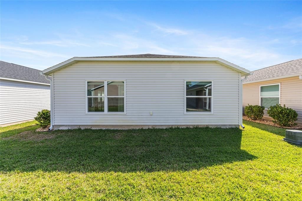 For Sale: $325,000 (2 beds, 2 baths, 1295 Square Feet)