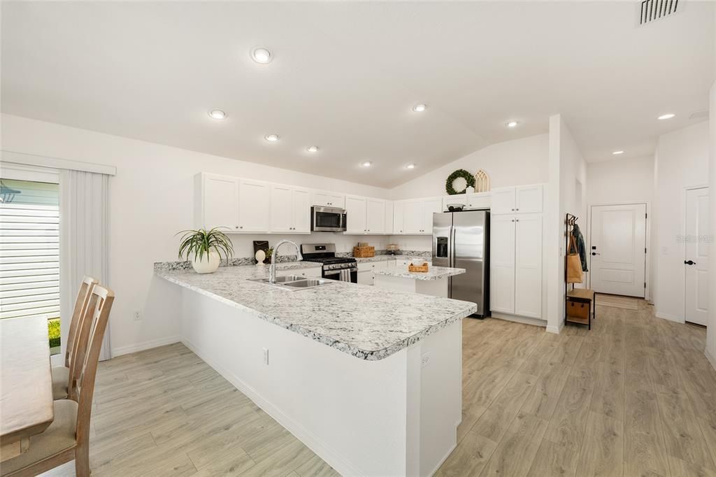 For Sale: $325,000 (2 beds, 2 baths, 1295 Square Feet)