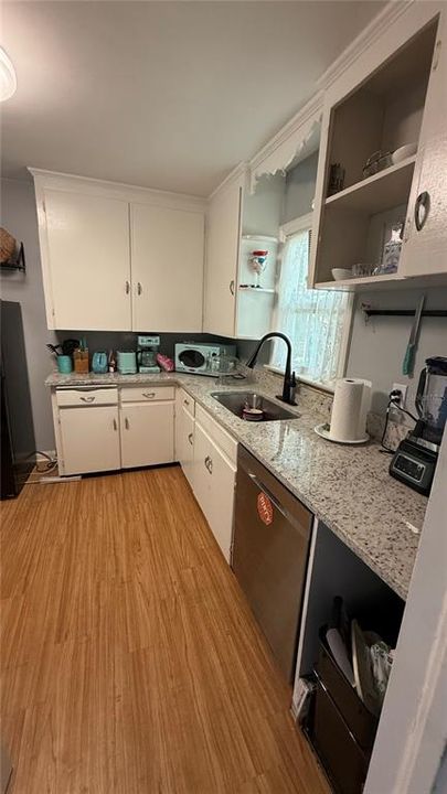 For Sale: $387,000 (2 beds, 2 baths, 999 Square Feet)