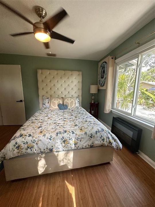 For Sale: $387,000 (2 beds, 2 baths, 999 Square Feet)