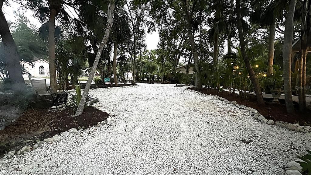 For Sale: $387,000 (2 beds, 2 baths, 999 Square Feet)