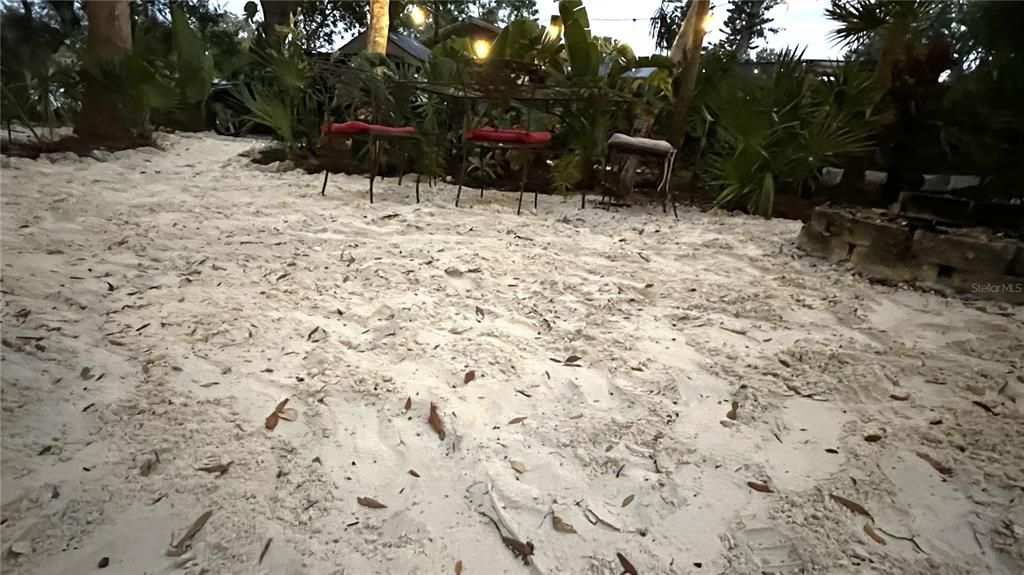 For Sale: $387,000 (2 beds, 2 baths, 999 Square Feet)