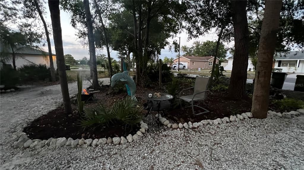 For Sale: $387,000 (2 beds, 2 baths, 999 Square Feet)