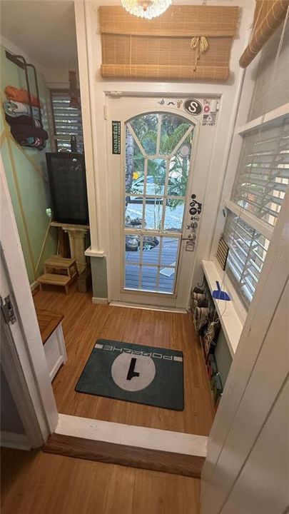 For Sale: $387,000 (2 beds, 2 baths, 999 Square Feet)