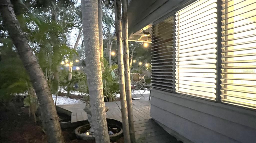 For Sale: $387,000 (2 beds, 2 baths, 999 Square Feet)