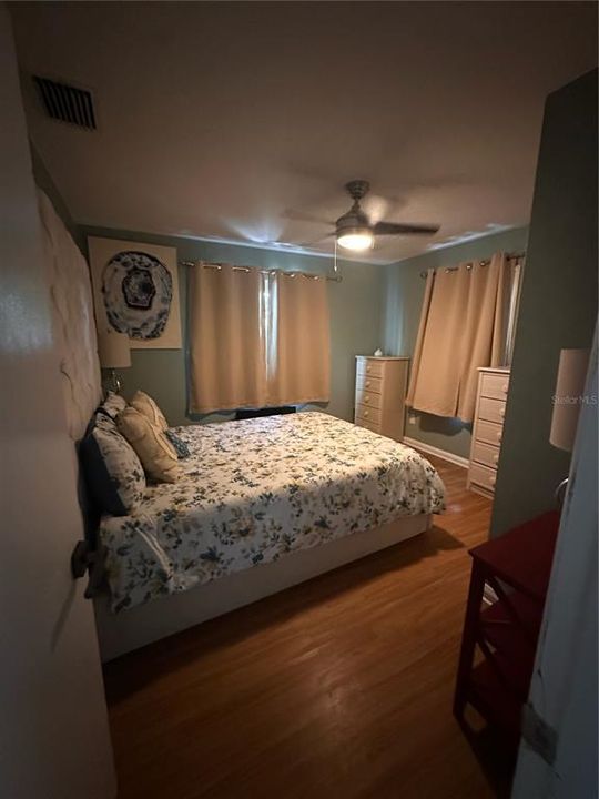 For Sale: $387,000 (2 beds, 2 baths, 999 Square Feet)