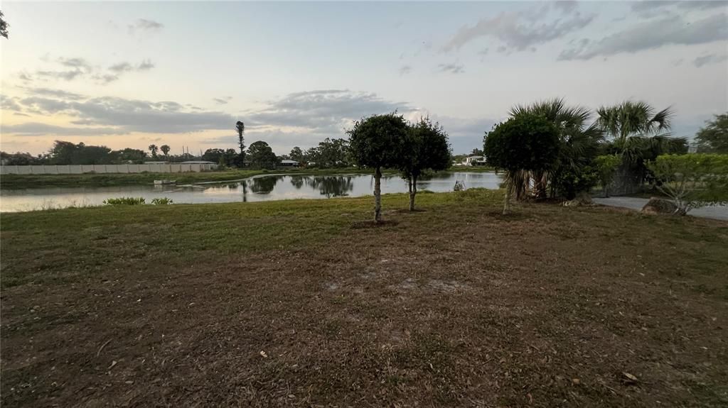 For Sale: $387,000 (2 beds, 2 baths, 999 Square Feet)