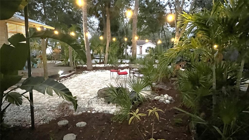 For Sale: $387,000 (2 beds, 2 baths, 999 Square Feet)