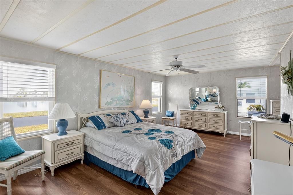 待售: $188,888 (2 贝兹, 2 浴室, 1296 平方英尺)