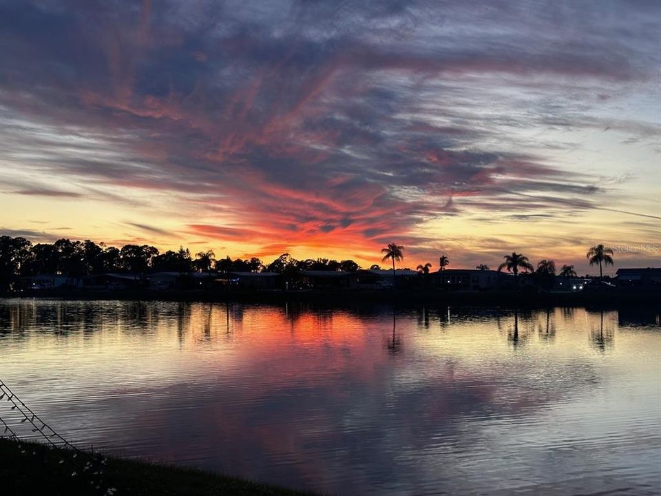 待售: $188,888 (2 贝兹, 2 浴室, 1296 平方英尺)