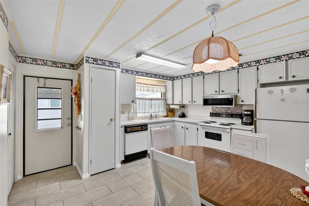 待售: $188,888 (2 贝兹, 2 浴室, 1296 平方英尺)