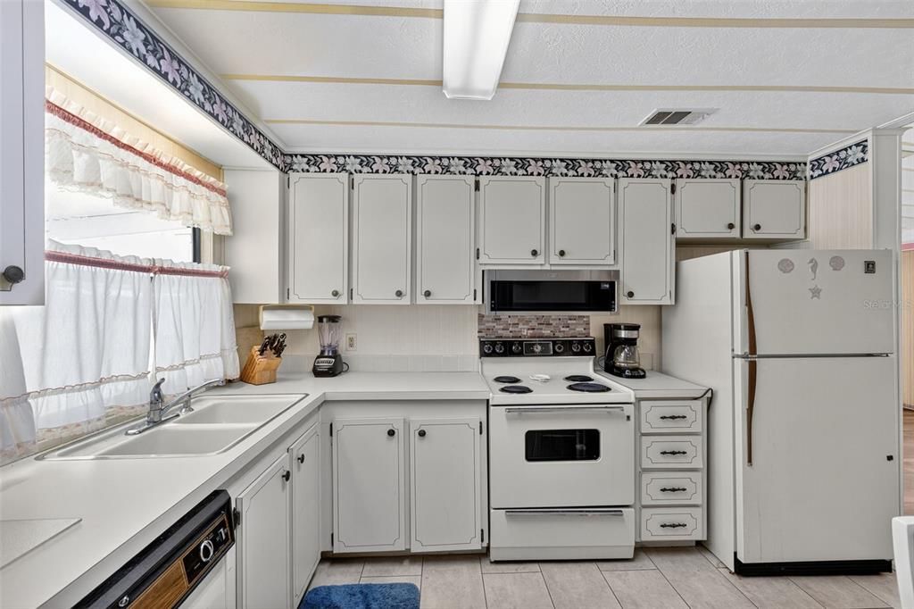 待售: $188,888 (2 贝兹, 2 浴室, 1296 平方英尺)