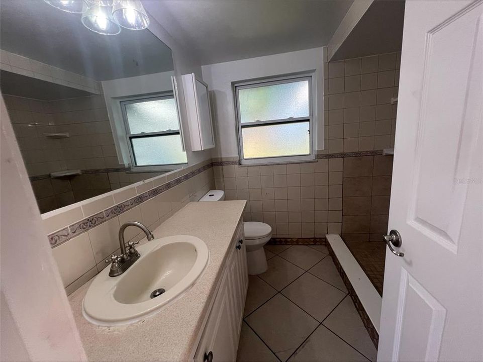 For Rent: $1,600 (3 beds, 1 baths, 1003 Square Feet)
