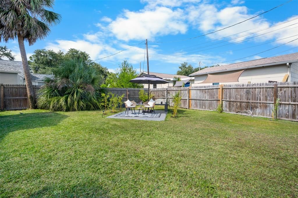 For Sale: $394,999 (2 beds, 1 baths, 875 Square Feet)