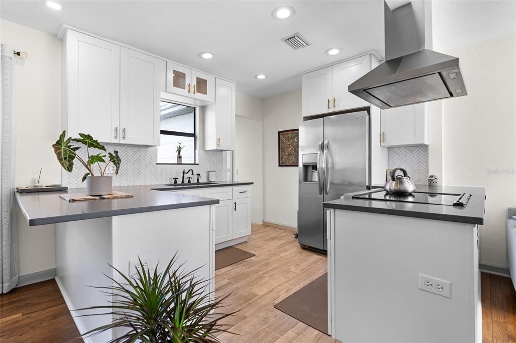 For Sale: $394,999 (2 beds, 1 baths, 875 Square Feet)