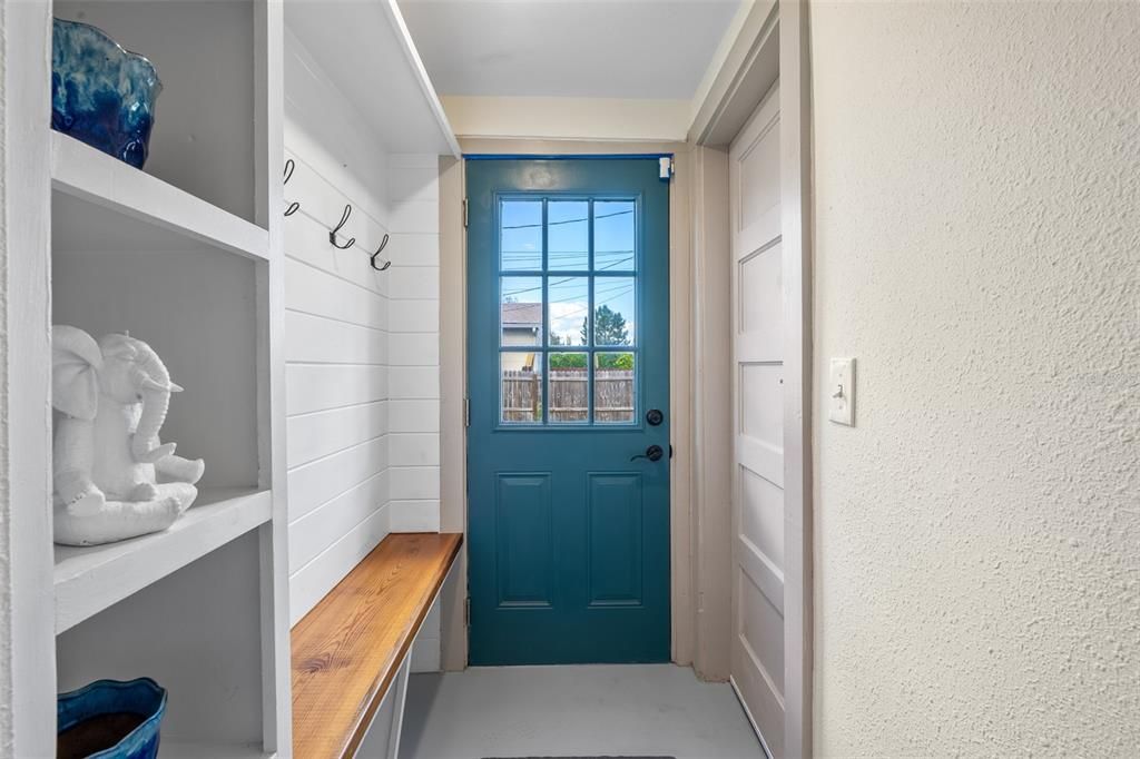 For Sale: $394,999 (2 beds, 1 baths, 875 Square Feet)