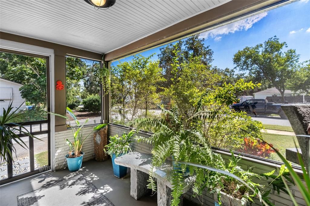 For Sale: $394,999 (2 beds, 1 baths, 875 Square Feet)