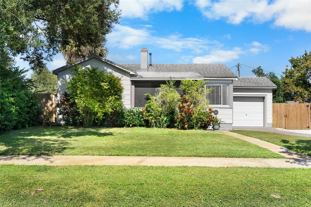 For Sale: $394,999 (2 beds, 1 baths, 875 Square Feet)