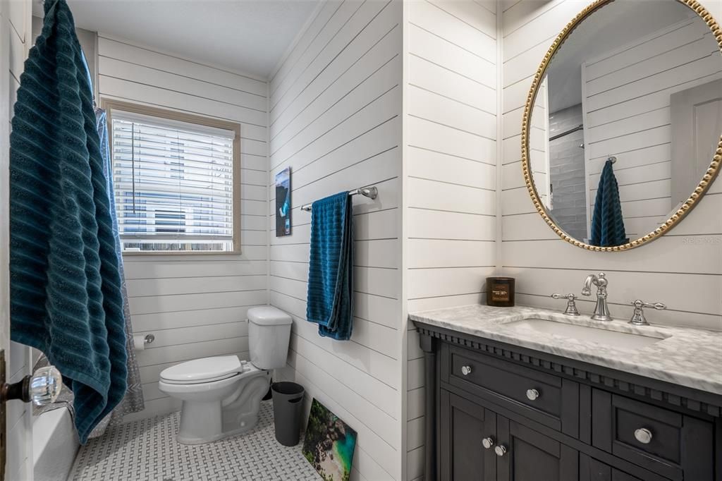 For Sale: $394,999 (2 beds, 1 baths, 875 Square Feet)