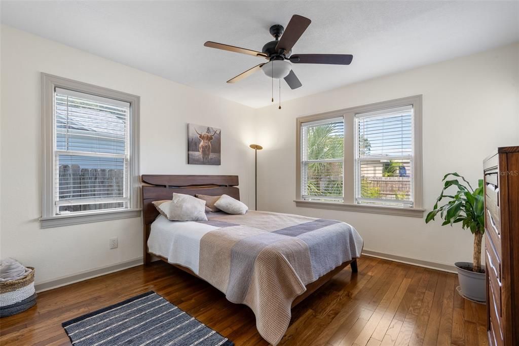 For Sale: $394,999 (2 beds, 1 baths, 875 Square Feet)