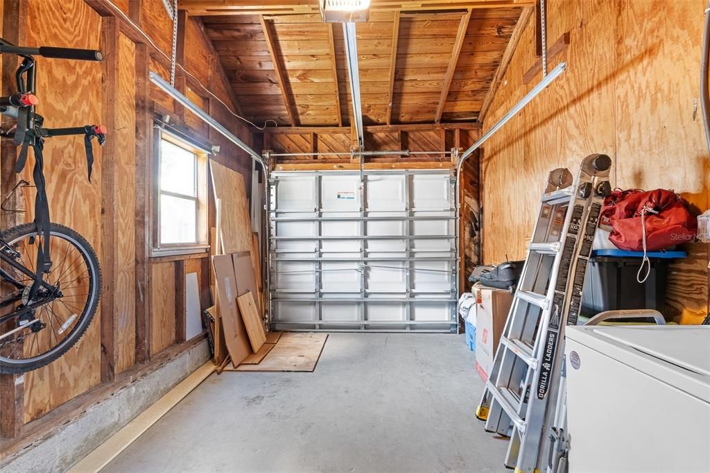 For Sale: $394,999 (2 beds, 1 baths, 875 Square Feet)