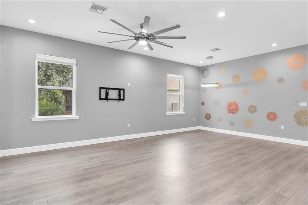 For Sale: $446,695 (3 beds, 2 baths, 2004 Square Feet)