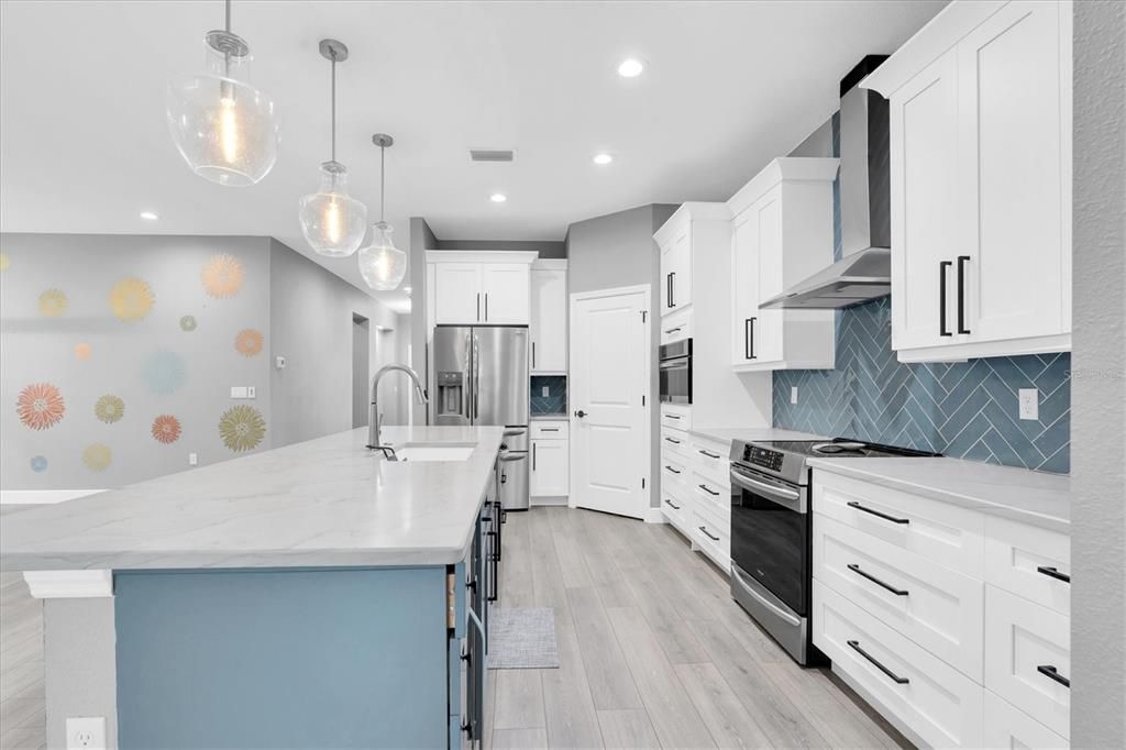 For Sale: $446,695 (3 beds, 2 baths, 2004 Square Feet)