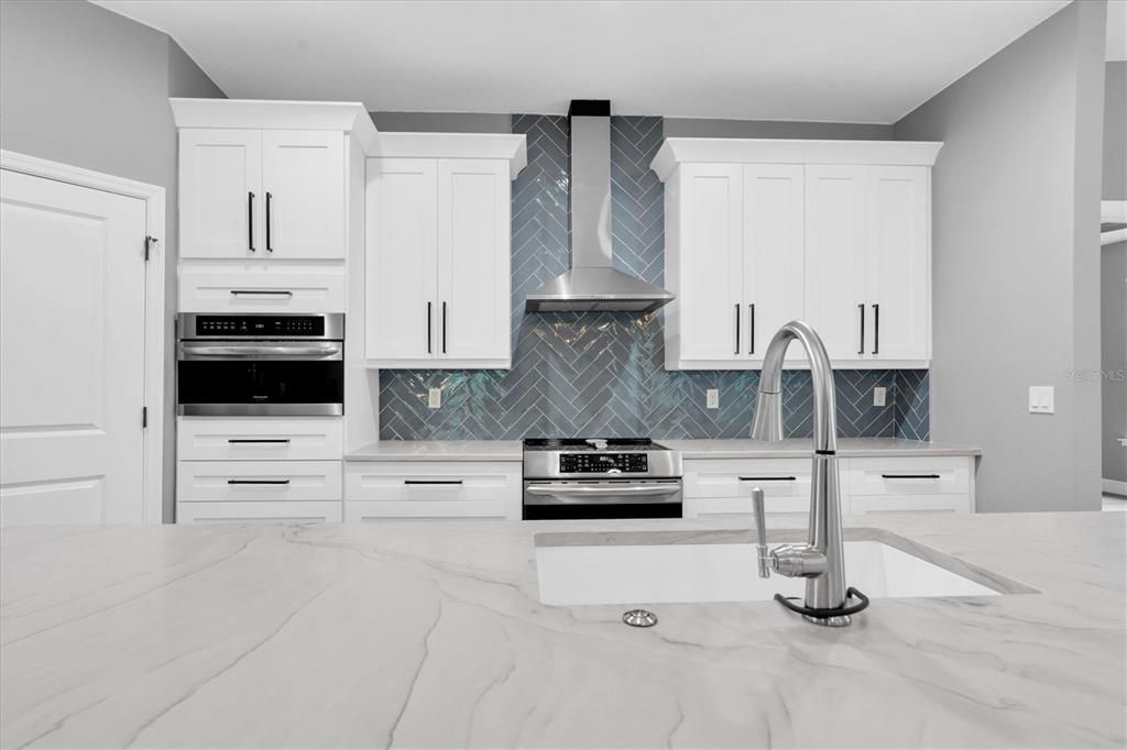 For Sale: $446,695 (3 beds, 2 baths, 2004 Square Feet)