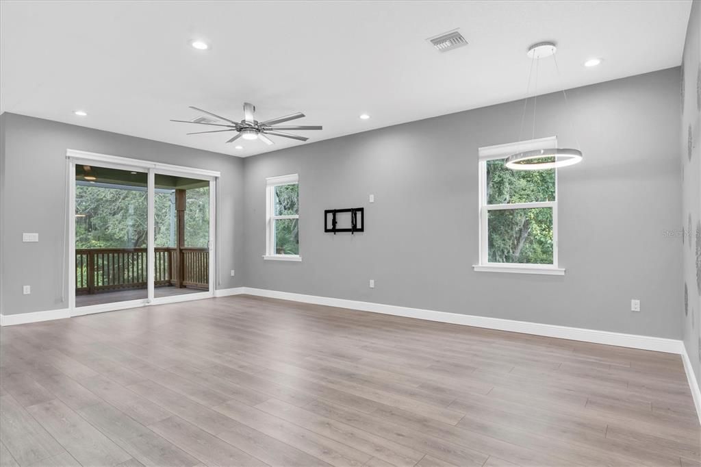 For Sale: $446,695 (3 beds, 2 baths, 2004 Square Feet)