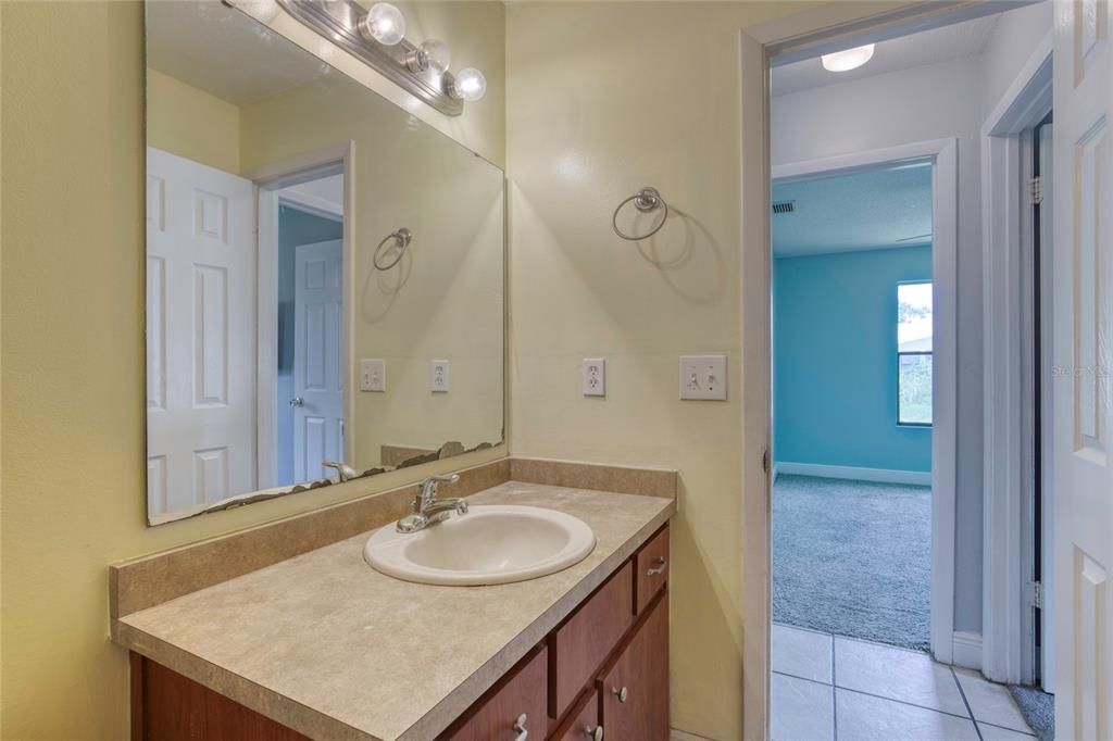 For Sale: $275,000 (3 beds, 2 baths, 1263 Square Feet)