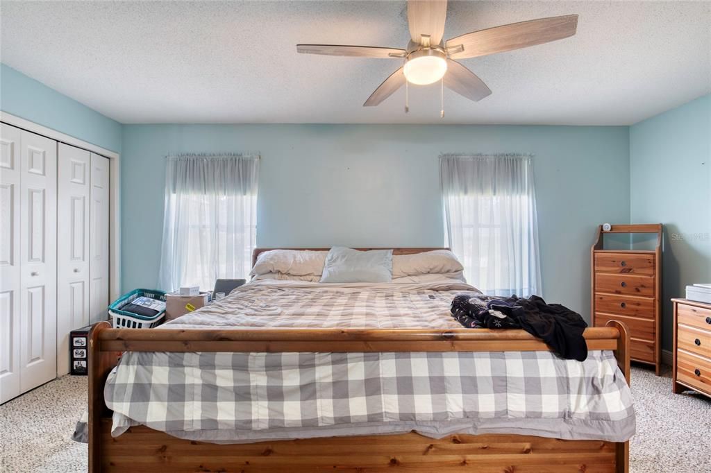 For Sale: $275,000 (3 beds, 2 baths, 1263 Square Feet)