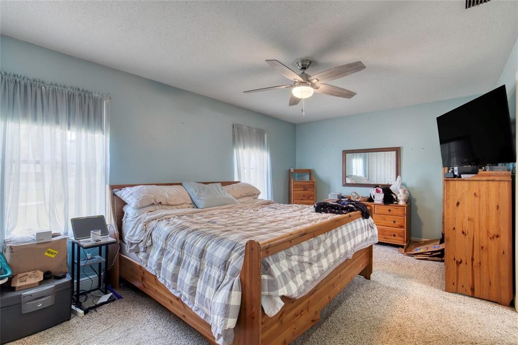 For Sale: $275,000 (3 beds, 2 baths, 1263 Square Feet)