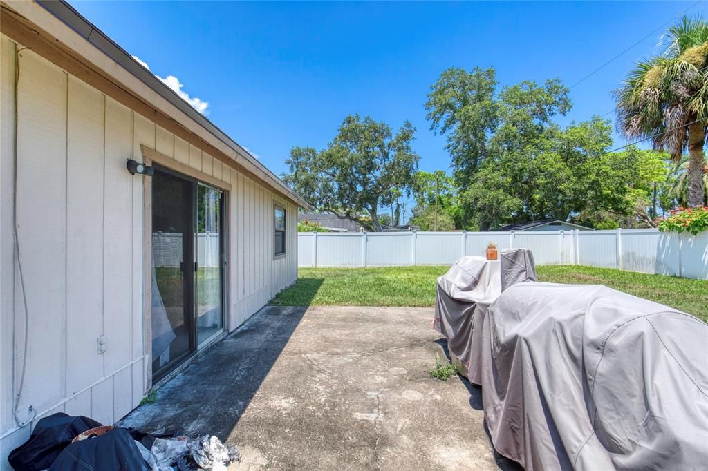 For Sale: $275,000 (3 beds, 2 baths, 1263 Square Feet)